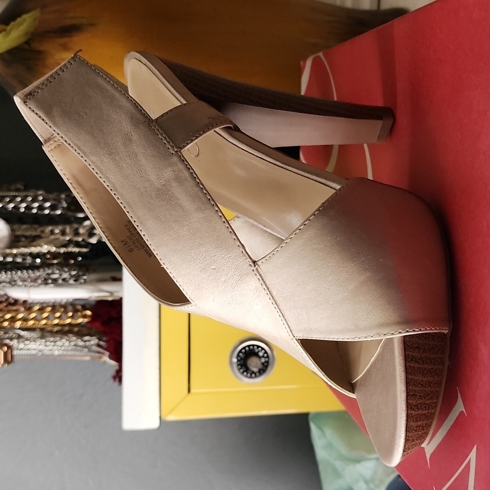 Nine & Co JJFacio light gold heels
